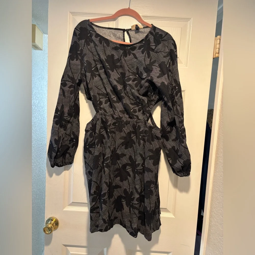 Universal Thread Black/ Floral Dress Size Medium/ Large - Picture 2 of 2